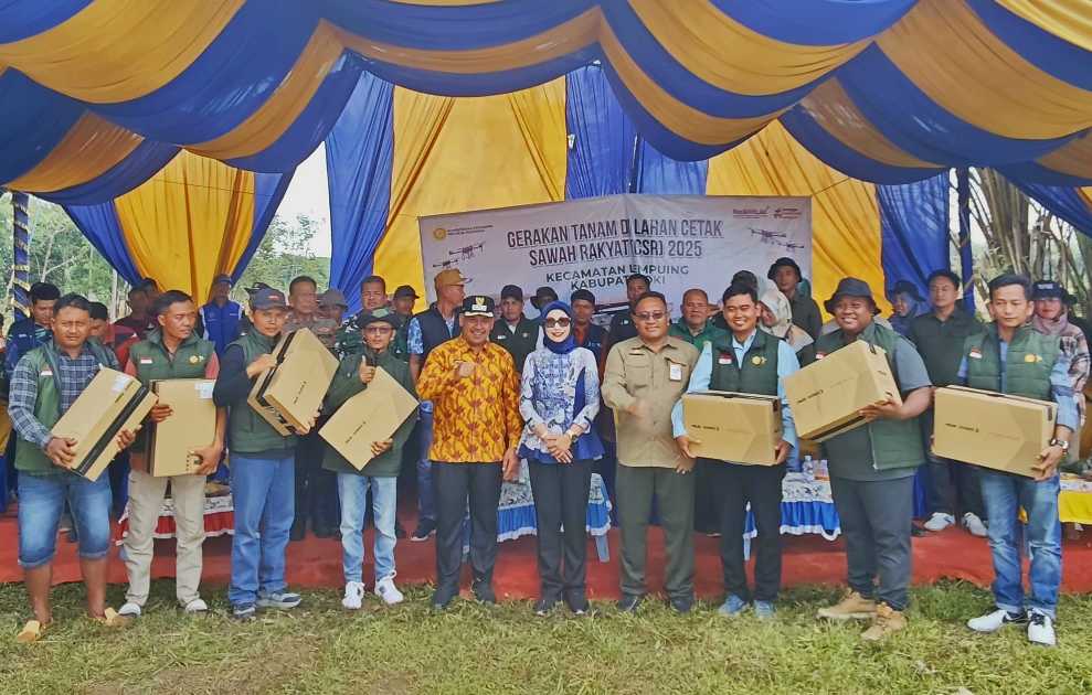 Tingkatkan Produksi Padi, Kementan Tanam Serentak Lahan CSR Kecamatan Lempuing